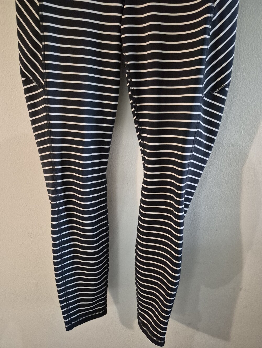 S) Athleta Contender 7/8 Navy & White Compression Leggings View 4